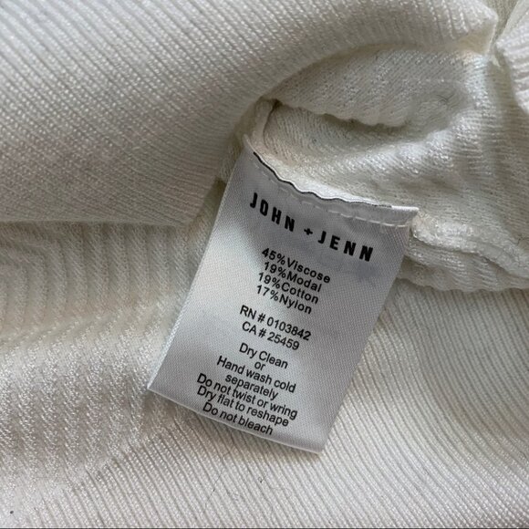 john+jenn White Crew Neck Sweater Lightweight Loose weave Size L - Picture 9 of 9
